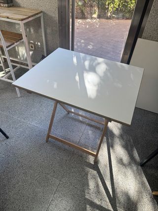 Mesa de terraza plegable madera y plástico