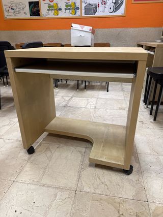 Mesa Ordenador con Ruedas