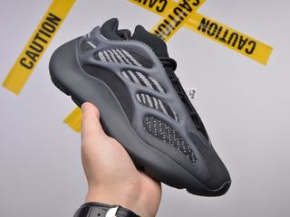 Adidas Yeezy 700 V3 Negro