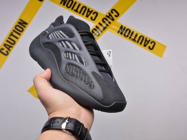 Adidas Yeezy 700 V3 Negro