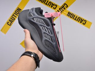 Adidas Yeezy 700 V3 Negro