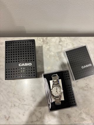 Reloj Casio plateado 