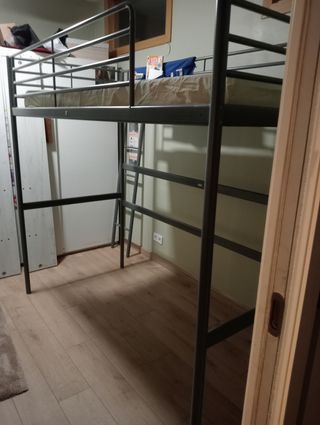 Litera ikea con mesa escritorio, abajo, svarta met