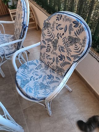 Mesa mimbre azulejos y 6 sillas