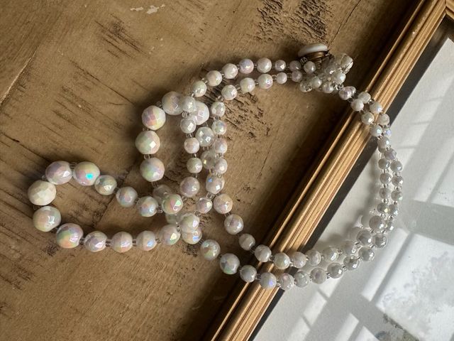 Un collar vintage elaborado con cuentas de cristal