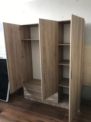 Armario de madera color beige