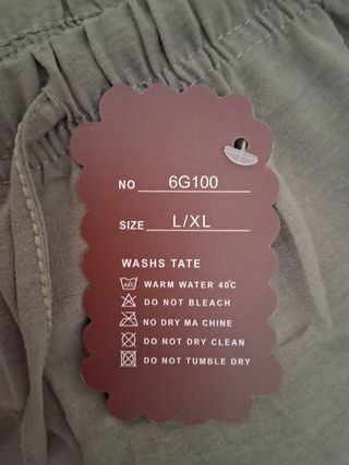 Pantalón gris nuevo con etiqueta