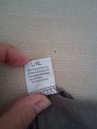 Pantalón gris nuevo con etiqueta