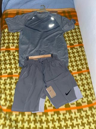 Conjunto deportivo Nike gris