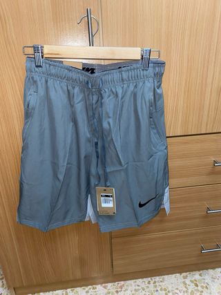 Conjunto deportivo Nike gris