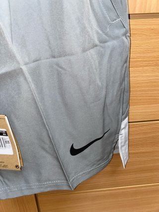 Conjunto deportivo Nike gris