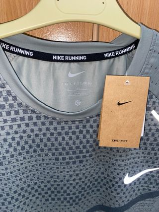 Conjunto deportivo Nike gris