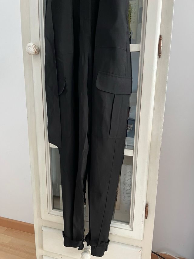 Mono negro bolsillos cargo