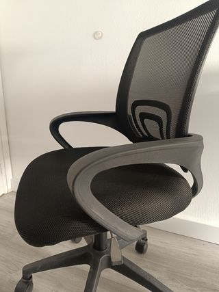 Silla de oficina ergonómica negra