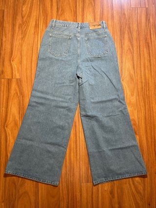 Pantalones vaqueros anchos con estrellas Talla M