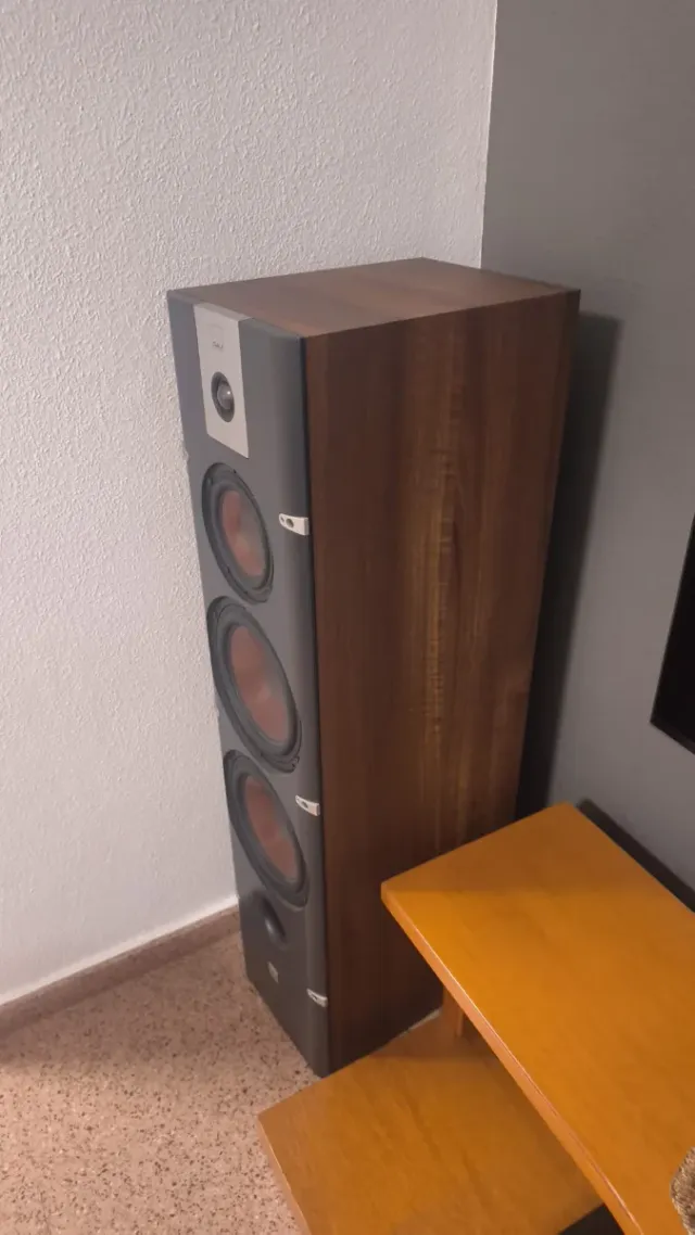 Altavoces DALI Lektor 8 y uno central