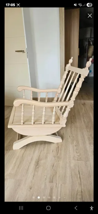 Mecedora de tela y madera