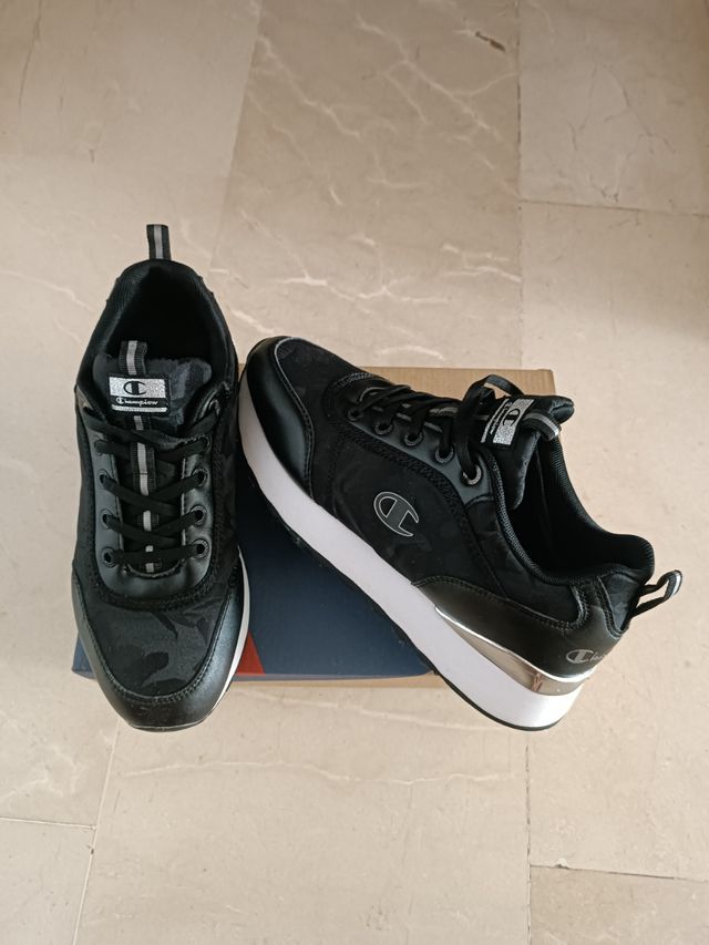 Zapatillas Champion negras Talla 40/39 real.