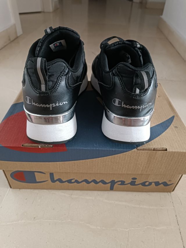 Zapatillas Champion negras Talla 40/39 real.