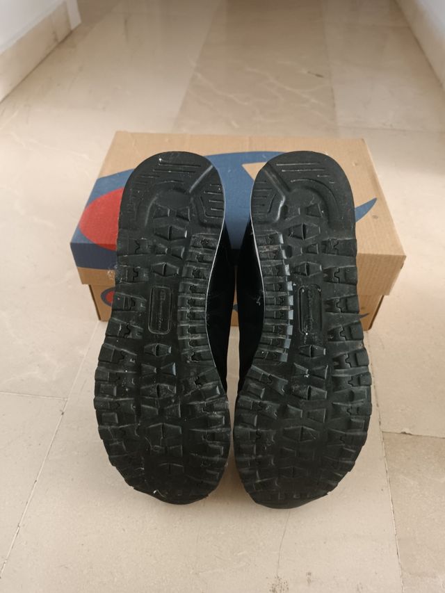 Zapatillas Champion negras Talla 40/39 real.