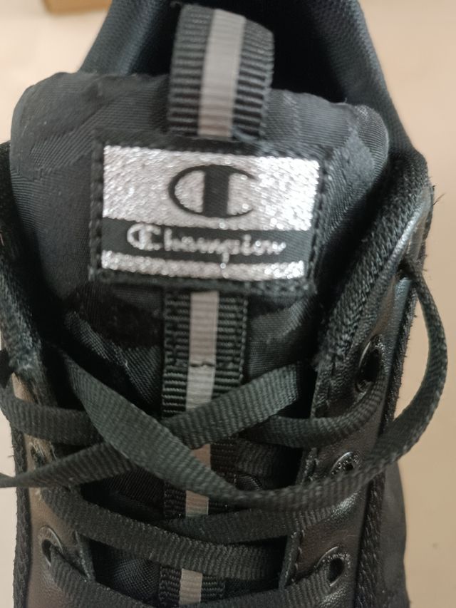 Zapatillas Champion negras Talla 40/39 real.