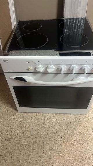 Horno y vitrocerámica Teka