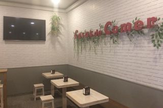 Mesas, Sillas, Taburetes y Banquetas