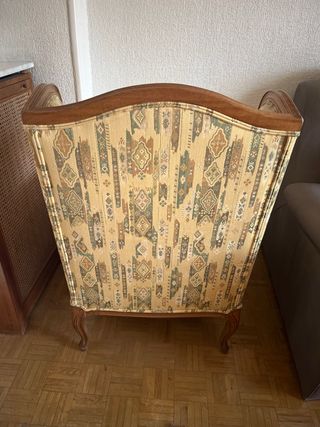 2 butacas de tela y madera