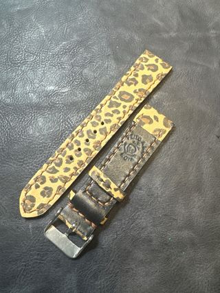 Correa de reloj hecha a mano con estampado 