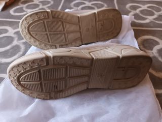 Zapatillas deportivas beige con brillos