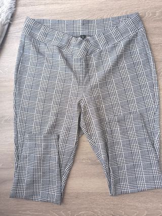Pantalón cuadros tipo malla gris y blanco