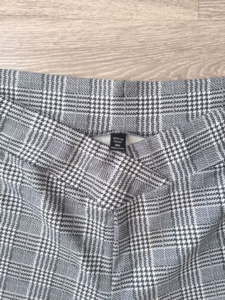 Pantalón cuadros tipo malla gris y blanco