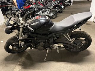 TRIUMPH STREET TRIPLE 660 S