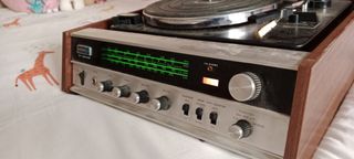 Tocadiscos Hitachi 311 con Radio