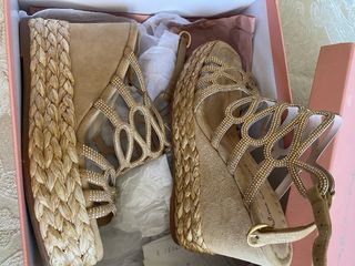 Sandalias plataforma Alma en Pena doradas