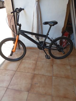 Bicicleta BMX infantil