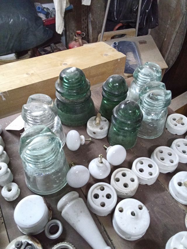 Aislantes de Vidrio y Cerámica