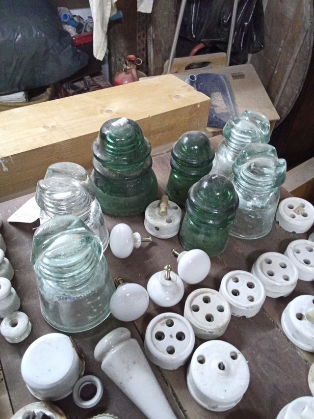 Aislantes de Vidrio y Cerámica