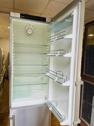 Nevera Liebherr plateada