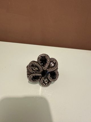 Pulsera con flores y pedrería