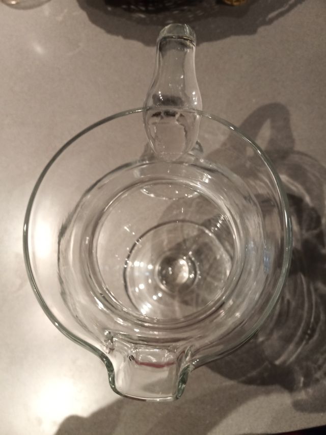 Caraffa in vetro vintage decorata