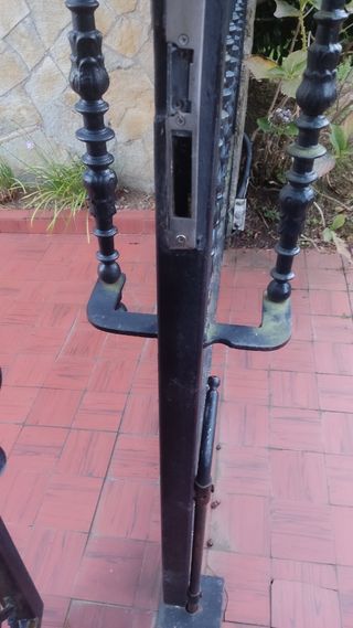 Portal de forja de dos hojas