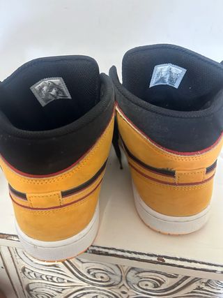 Nike Air Jordan 1 Mid Negro Amarillo
