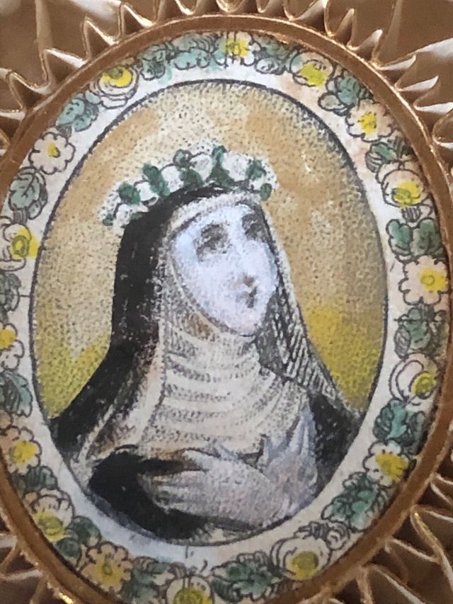 Marco de devoción con imagen religiosa