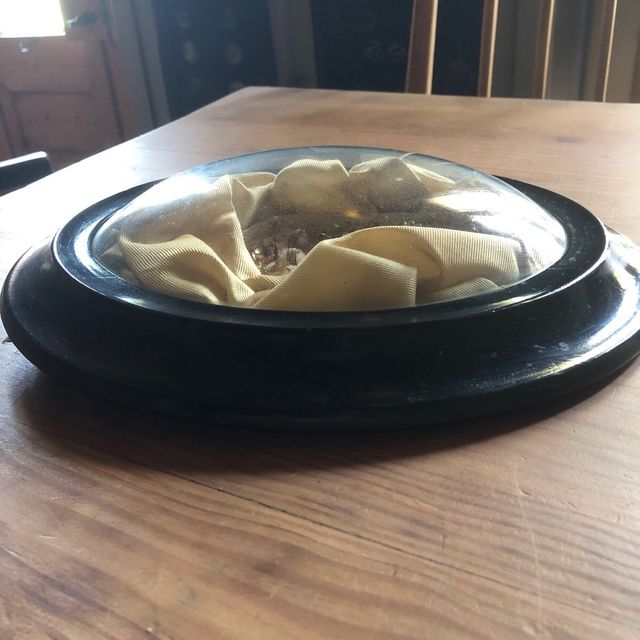 Marco de devoción con imagen religiosa