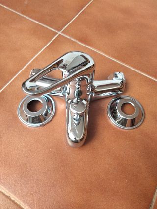 Grifo de bañera plateado
