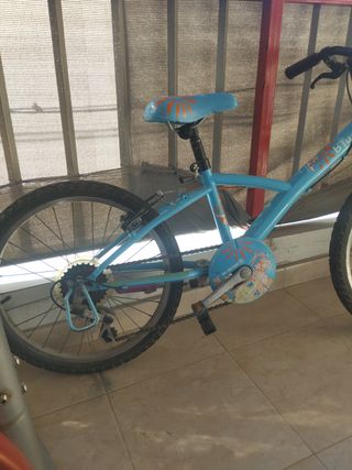 Bicicleta infantil azul y naranja