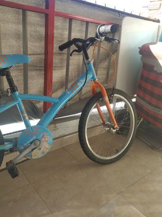 Bicicleta infantil azul y naranja