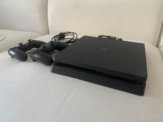 PS4 Slim 500GB + 2 Mandos