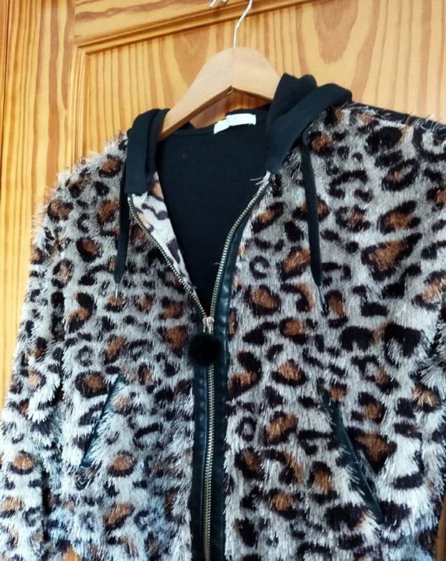 Chaqueta con capucha